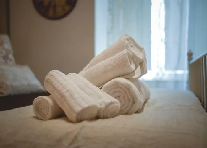 Bed & Breakfast Elegant - Il Vicolo Storico 4*