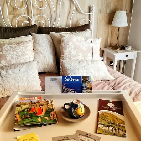 Bed & Breakfast Elegant - Il Vicolo Storico Salerno