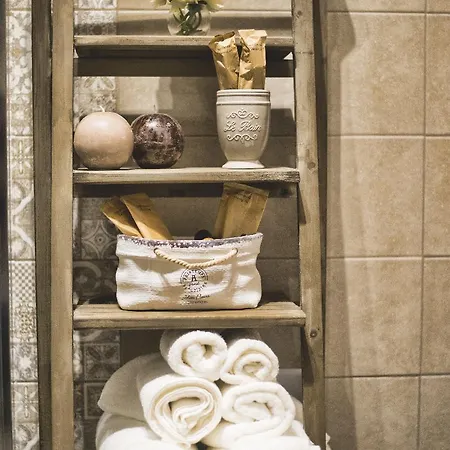 Bed & Breakfast Elegant - Il Vicolo Storico Salerno