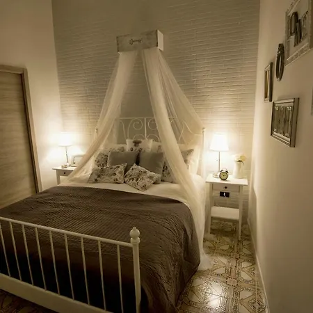 Elegant - Il Vicolo Storico 3* Salerno
