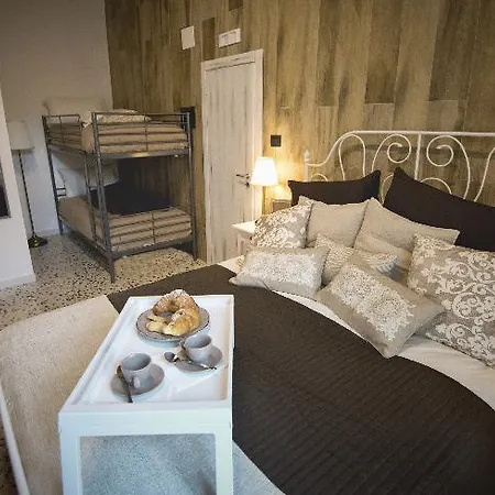 Bed & Breakfast Elegant - Il Vicolo Storico Salerno