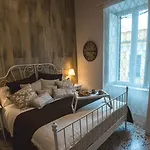 Elegant - Il Vicolo Storico Bed and Breakfast