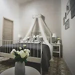 Elegant - Il Vicolo Storico Bed and Breakfast 4*