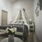 Elegant - Il Vicolo Storico Σαλέρνο
