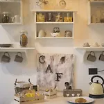 Elegant - Il Vicolo Storico Bed and Breakfast Σαλέρνο