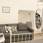 Elegant - Il Vicolo Storico Bed and Breakfast Σαλέρνο