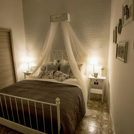 Elegant - Il Vicolo Storico Bed & Breakfast 4*